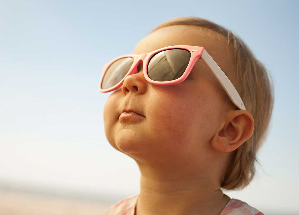 Desde cuándo los niños pequeños deben utilizar gafas de sol? ¿Y en la  piscina?