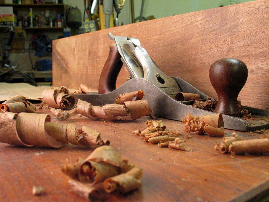 Usos del cepillo manual de madera