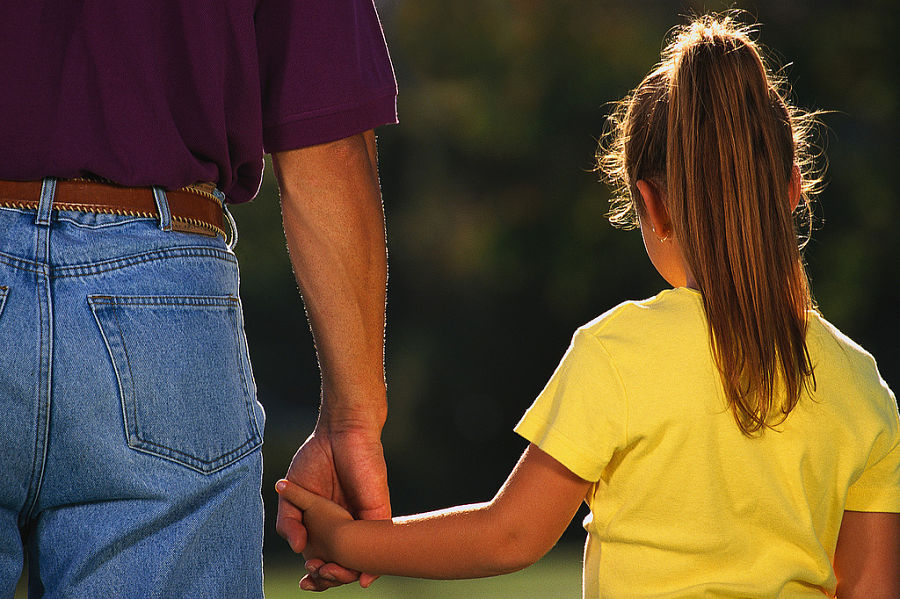 Papá y mamá se separan: consejos para contárselo a los niños | Consumer