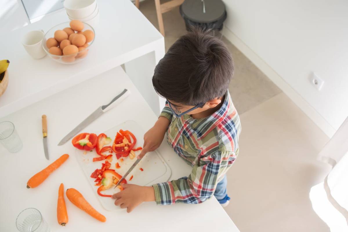 niños en la cocina despilfarro alimentario