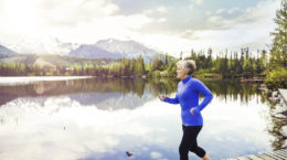 mujer correr ejercicio deporte vida sana