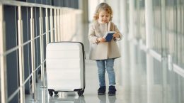maleta viajar con niños