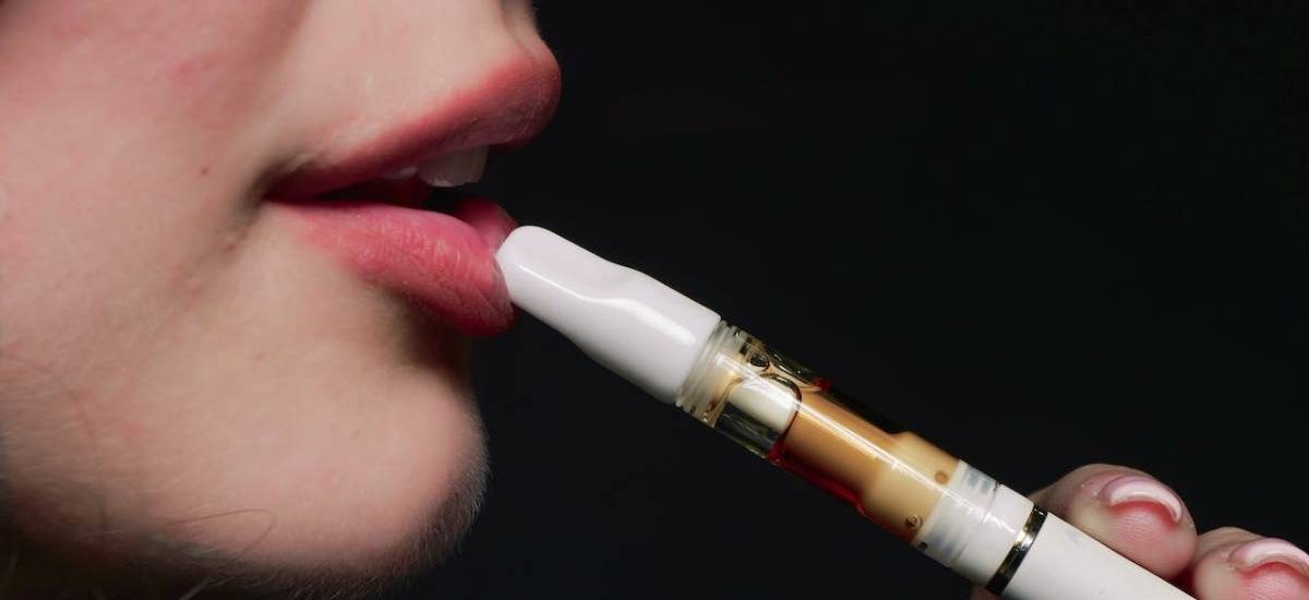 Qué deben saber los padres sobre cigarrillos electrónicos y vapeo 