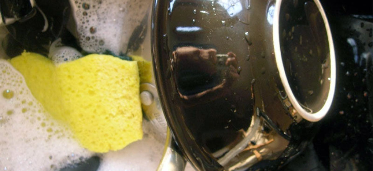Cómo desinfectar los estropajos de la cocina