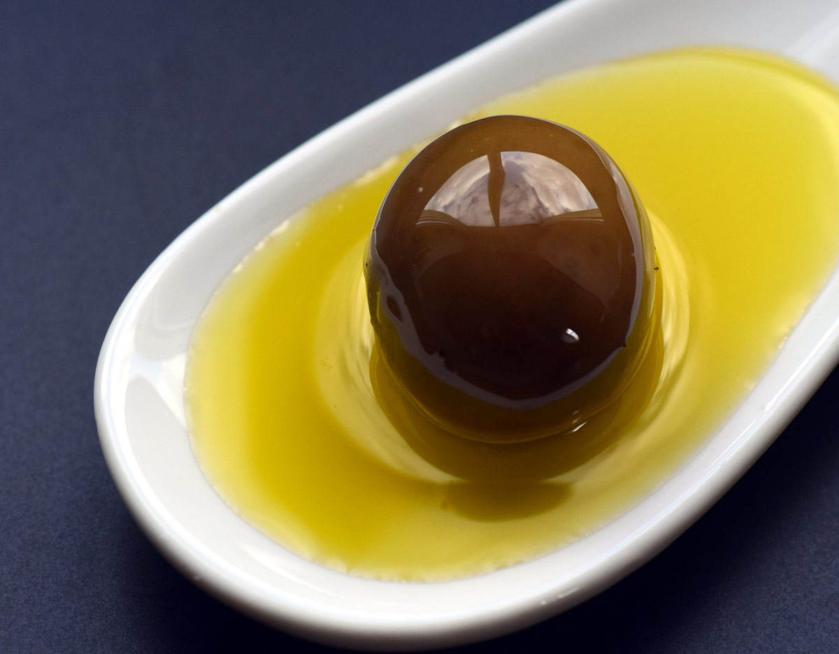 Grumos blancos en el aceite de oliva, ¿qué son? | Consumer